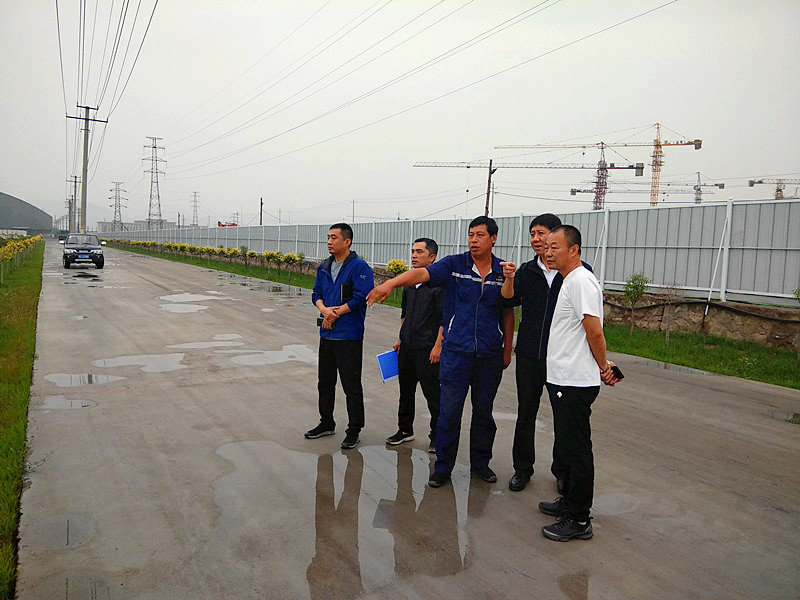 开发区管委会再次深入企业检查督导环保工作(图2)