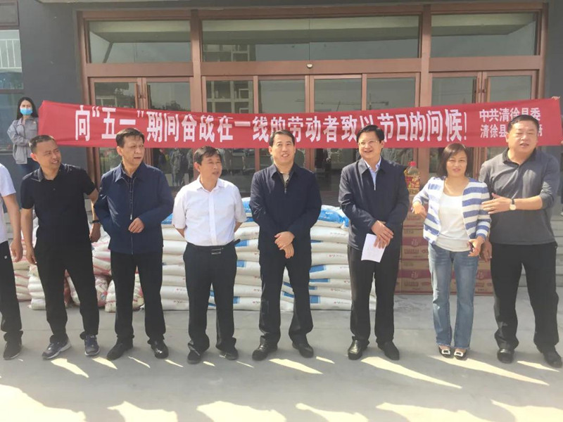 邢蕴武、岳兔立、李树明向奋战在一线的劳动者致以节日问候(图1) 邢蕴武、岳兔立、李树明向奋战在一线的劳动者致以节日问候(图1)