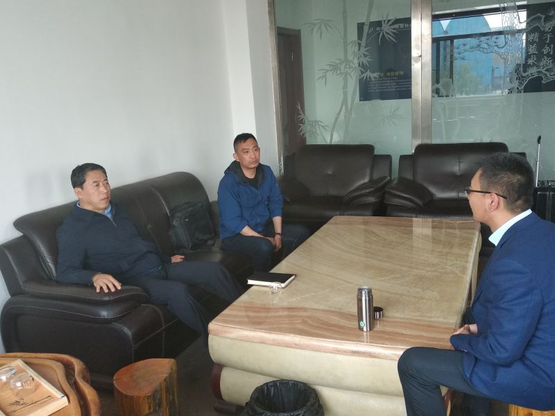邢蕴武赴区内高新技术企业调研(图1)