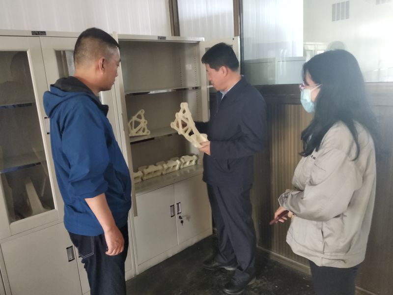 邢蕴武赴区内高新技术企业调研(图2)