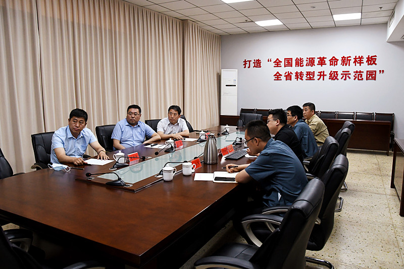 孙泉县长到清徐开发区调研并听取标准化厂房项目工作汇报(图1)