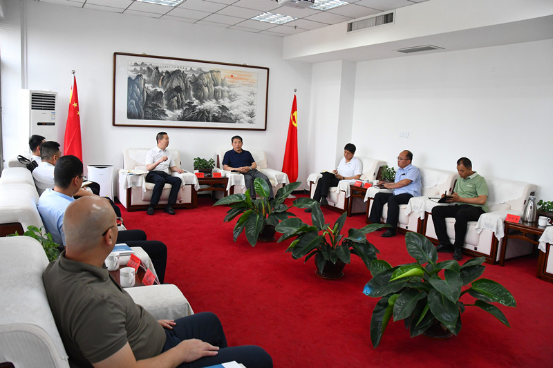 珠海欧粤新能源控股集团考察组来清徐开发区考察洽谈(图1) 珠海欧粤新能源控股集团考察组来清徐开发区考察洽谈(图1)