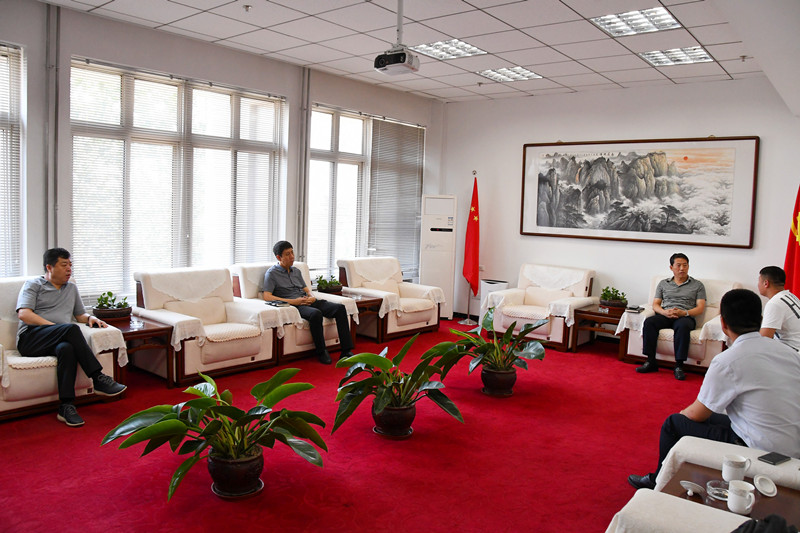 山西清徐经济开发区与八度阳光公司洽谈项目(图1)