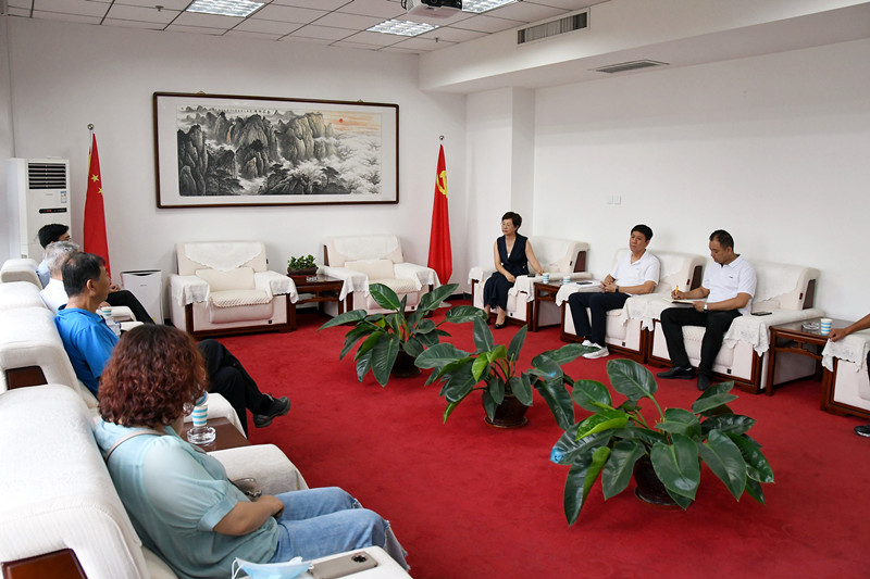 江苏二变电器有限公司来山西清徐经济开发区考察洽谈(图2) 江苏二变电器有限公司来山西清徐经济开发区考察洽谈(图2)