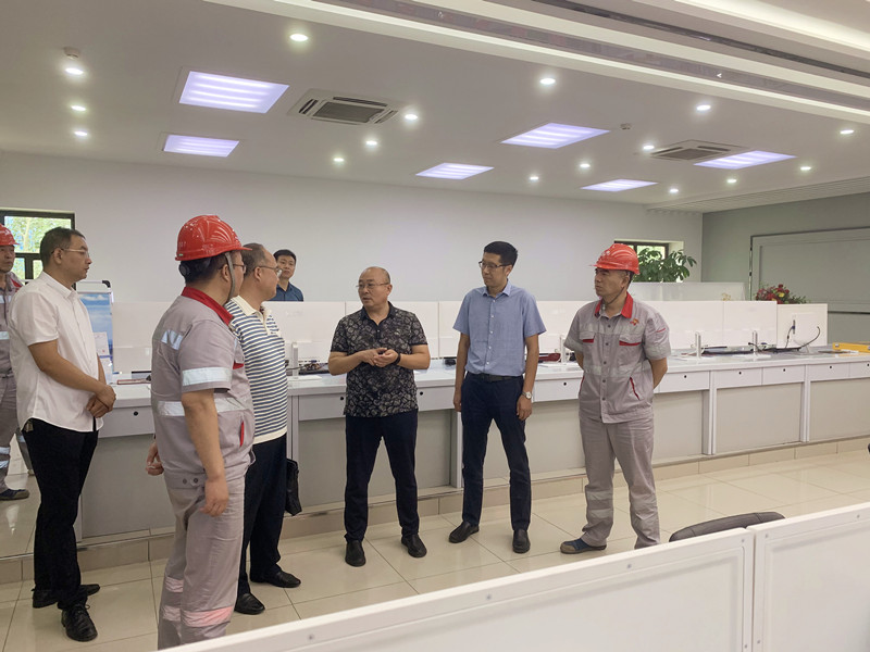 孟涛副主任带队赴云冈经济开发区考察学习(图2)