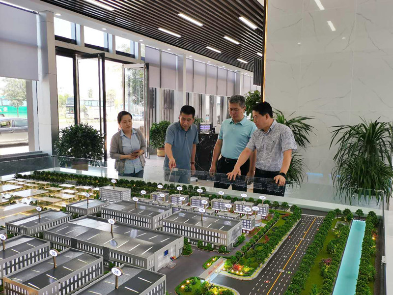 邢蕴武、雷学义赴开发区调研(图1)