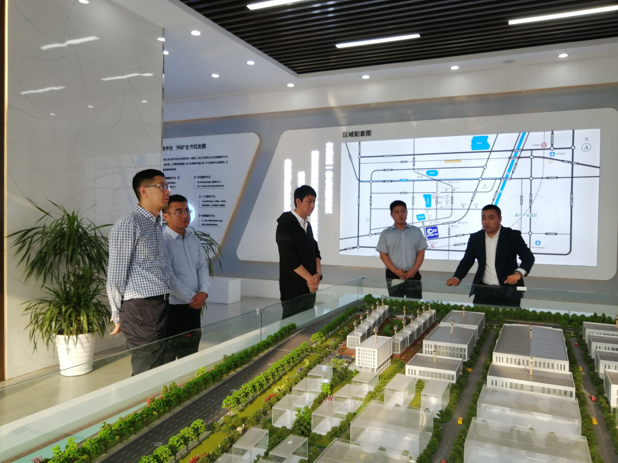 副县长董笑龙调研清徐经济开发区标准化厂房项目(图2)