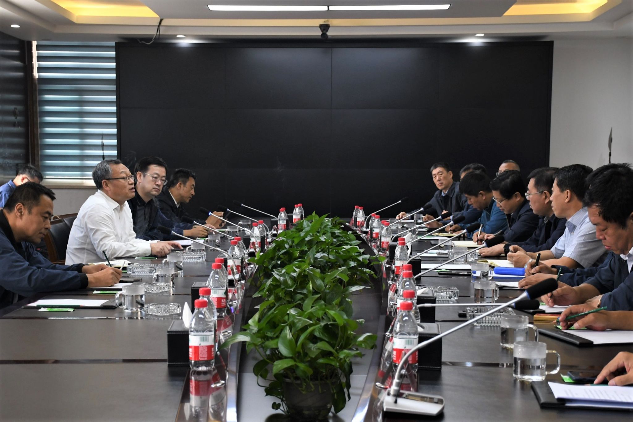 副市长卢秋生调研精细化工循环产业园(图1)