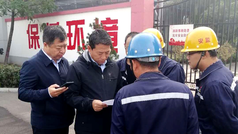 邢蕴武赴工地督促施工进度并进行施工安全检查(图1)