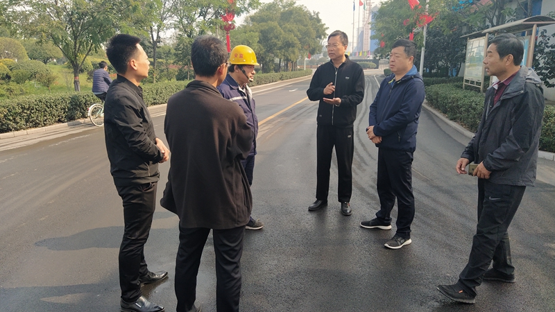 王国庆召开开发区安全工作会议并赴企业检查安全(图1)