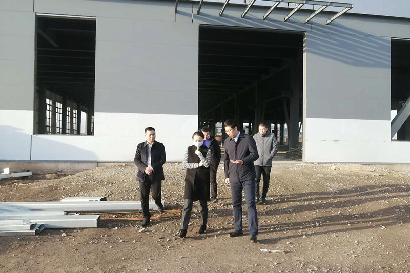 工商银行清徐支行负责人考察标准化厂房项目(图1)
