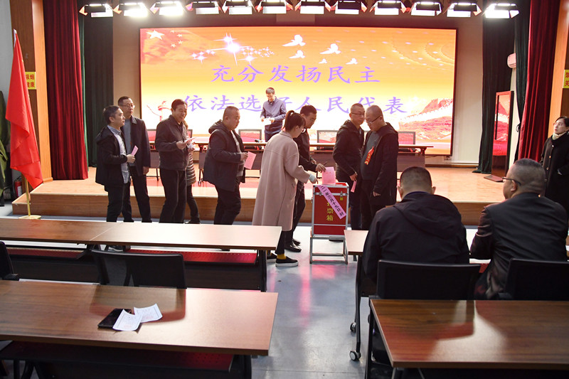机关一选区开发区投票站举行清徐县十七届人大代表选举(图2)