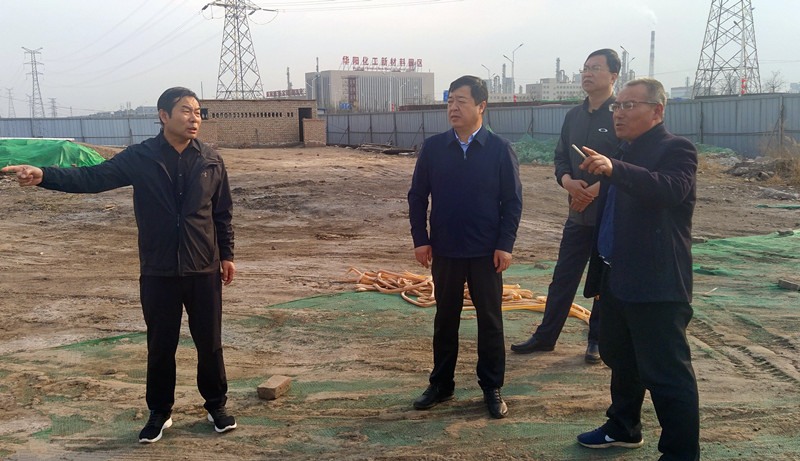 王国庆赴项目工地对沿线道路清洁和项目建设进行实地调研指导(图1)