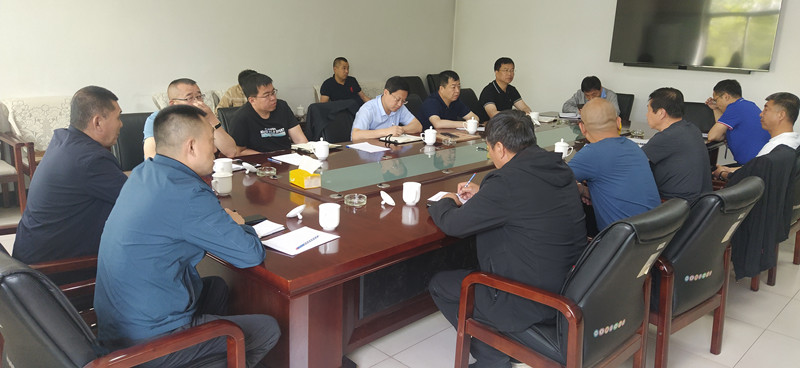 【我为企业办实事】岳兔立、王国庆赴220kV变电站工程项目现场办公(图1)