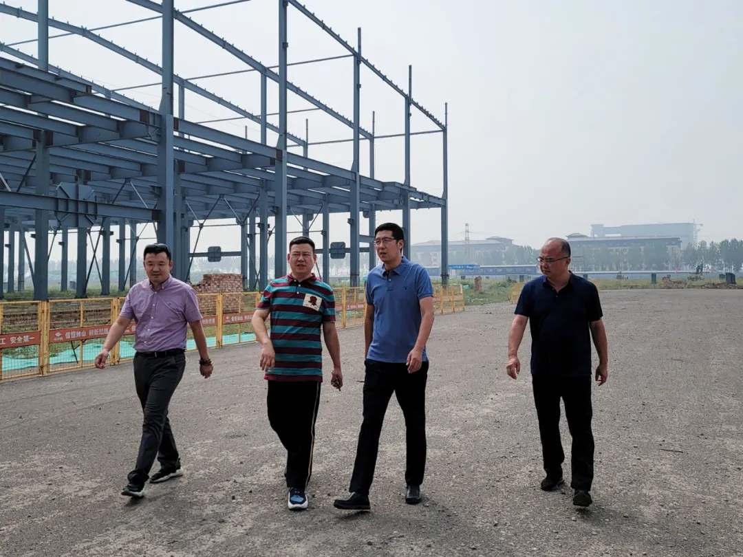 徐工科技有限公司总经理谭万章带队考察清徐经济开发区标准化厂房(图2)