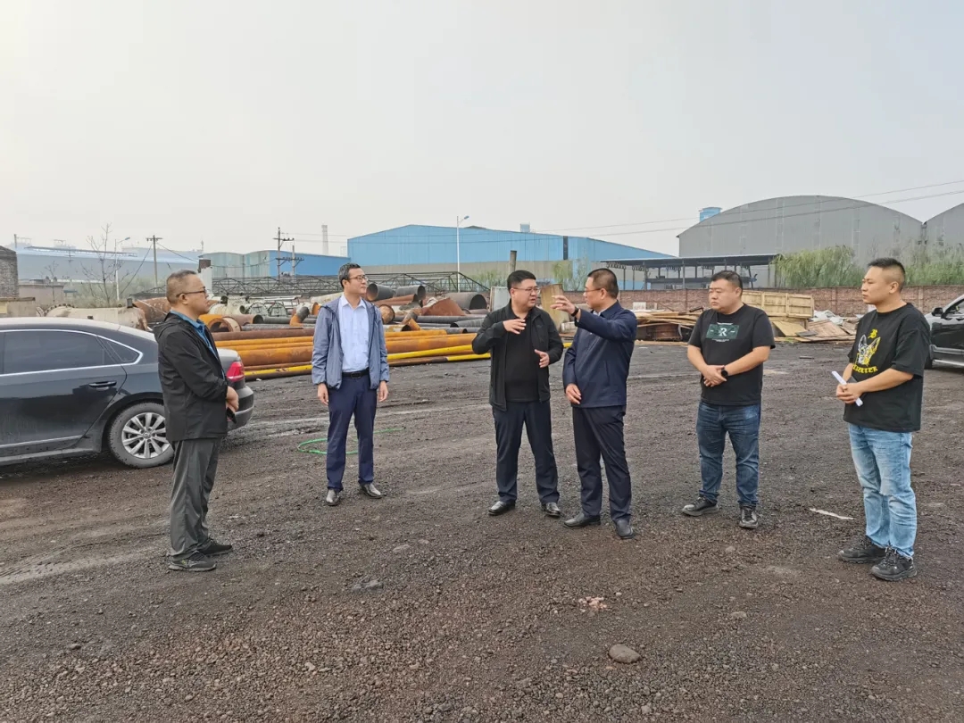 陈晓勇带队调研区内企业(图1)