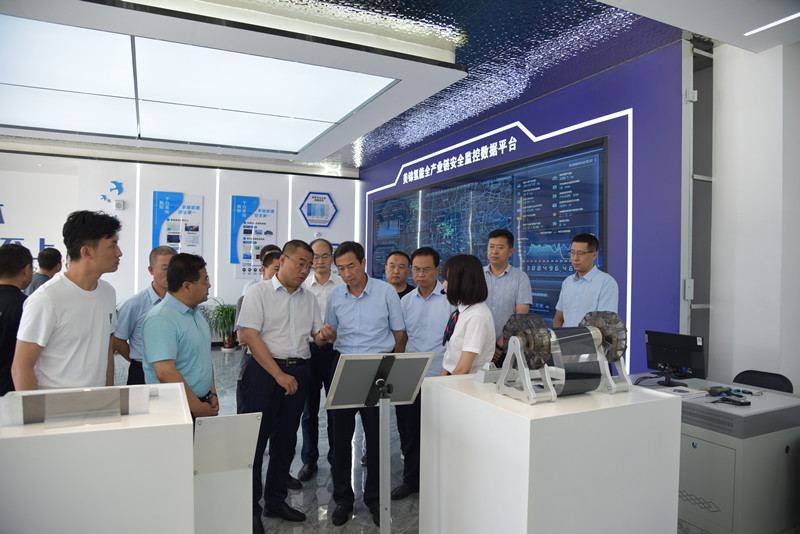 临汾市曲沃经济技术开发区考察团一行在清徐经济开发区考察(图2)