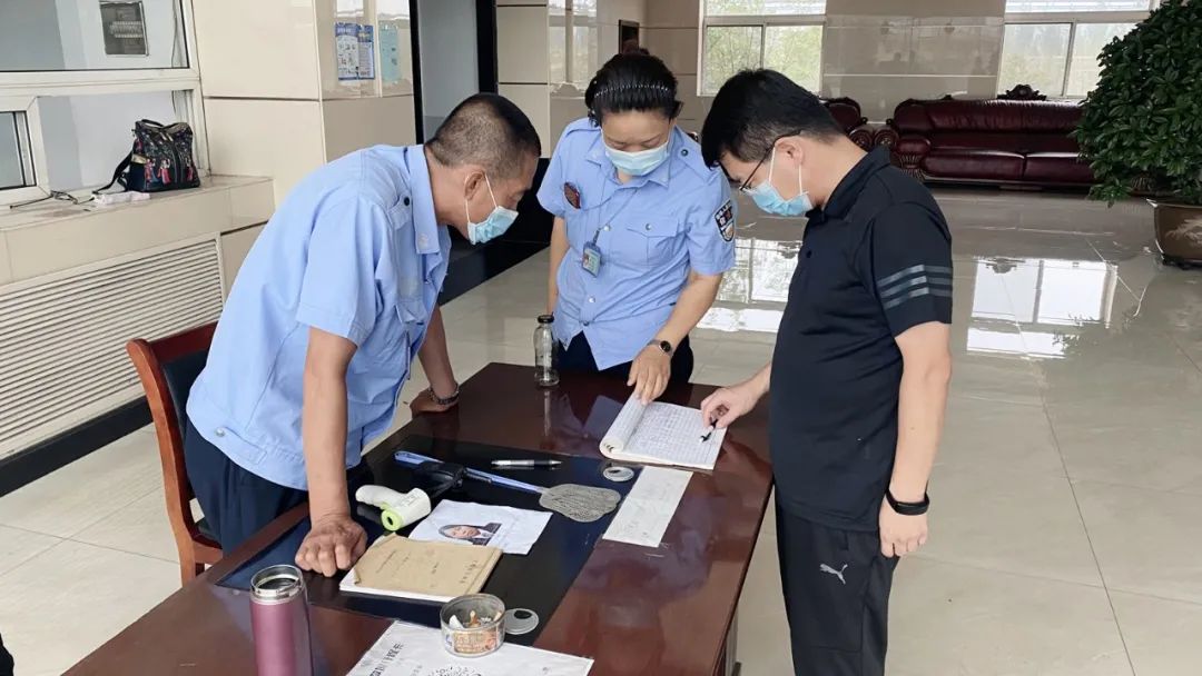 陈晋深入企业检查督导疫情防控工作(图1)